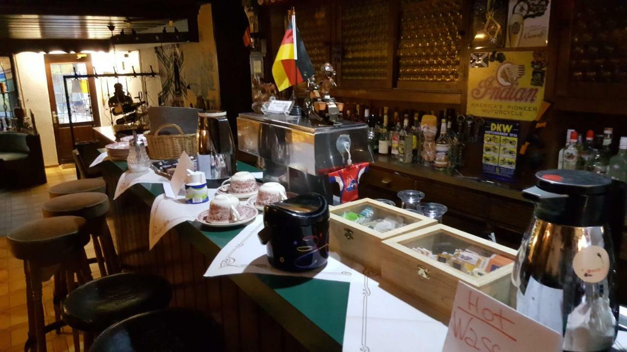 Black Bear Bikers Pub-Hotel 켐펠트 외부 사진