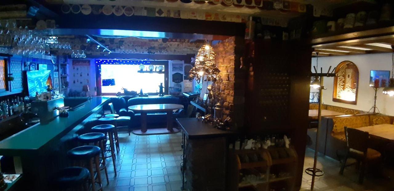 Black Bear Bikers Pub-Hotel 켐펠트 외부 사진