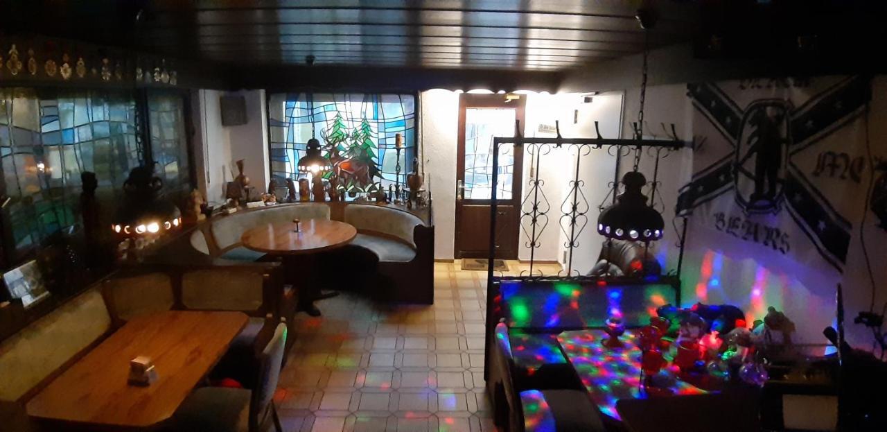 Black Bear Bikers Pub-Hotel 켐펠트 외부 사진