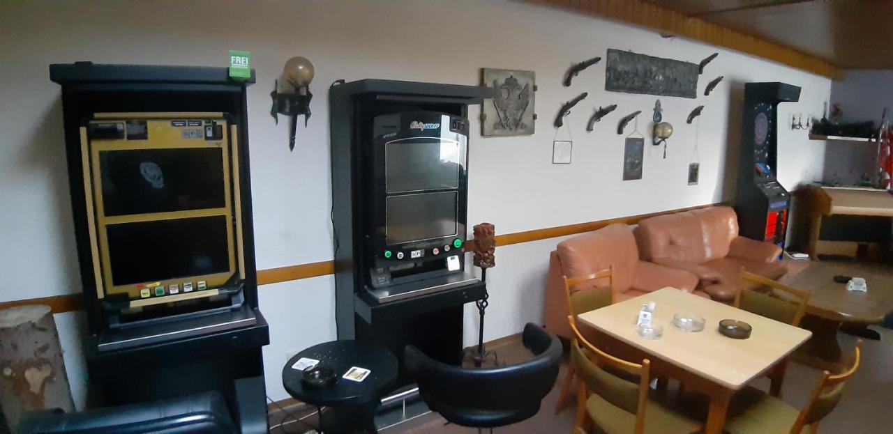 Black Bear Bikers Pub-Hotel 켐펠트 외부 사진